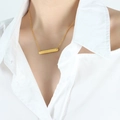 Elegante collar de acero de titanio dorado con colgante rectangular grabado Good Luck - Grabado Good Luck (P837) / Dorado