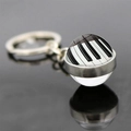 Porte-clés boule de verre double face avec motif de touches de piano argenté - Style Spirale de Touches de Piano (JY007522-1)