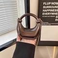 Mini bolso caja gris oscuro metalizado con asa de anillo grande y cadena dorada - Bronce
