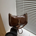 Bolso de hombro estilo francés en cuero marrón con hebilla dorada y cadena - Marrón