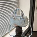 Hellblaue Boston Tasche mit weißer Spitze und Schleifen, Handtasche im Ballett-Stil - Blau