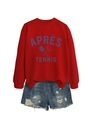 Détail du sweat rouge imprimé Après Tennis avec un short en jean bleu effiloché - S / Rouge Vif (Imprimé Noir)