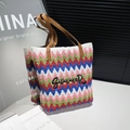 Sac cabas en paille tissée avec motif à vagues colorées et broderie Summer de plage - Coloré