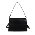 Bolso bandolera cuadrado negro minimalista con solapa y hebilla de metal dorado - Negro