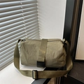 Bolso bandolera de nailon verde militar con hebilla y correa ajustable de estilo minimalista - Verde