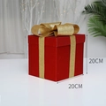 Dunkelrote quadratische Weihnachts-Geschenkbox mit goldener Glitzerschleife, 20cm - Mittel / Rot