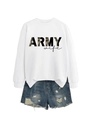 Détail du sweat Army Wife avec imprimé camouflage et fente latérale sur l'ourlet - Blanc (Texte Noir)