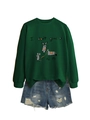 Sweat vert foncé avec motif graphique et short en jean présenté à plat sur fond blanc - S / Vert clair