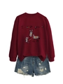 Détail d'un sweat bordeaux avec imprimé dessin animé et short en jean vieilli - S / Bordeaux