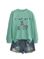 Détail à plat du sweat avec motif de cheval mignon et short en jean déchiré bleu - S / Vert clair