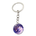 Porte-clés pendentif en verre Yin Yang carpe Koï avec anneau en argent et design oriental - Style Tai Chi Koi Noir Et Blanc Base Bleue (JY007999-2)