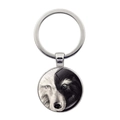 Yin Yang Wolf Schlüsselanhänger mit rundem Glas Zeitstein Anhänger in Silberoptik - Wolfskopf-Porträt-Stil (JY007985-4)