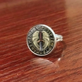 Silberner Wikinger Ring mit Schwert-Flügel Emblem und nordischen Runenschnitzereien - Schwert Flügel Runen Stil (JY008060-5)