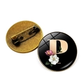 Broche ronde vintage avec motif floral lettre P dorée et épingle de sûreté en bronze - Lettre P (JY008015-P)