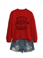 Détail d'un sweat rouge avec imprimé farmers market et short en jean avec déchirures - S / Rouge (Imprimé Noir)