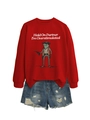 Detail van rood sweatshirt met grappige kikkerprint en distressed denim korte broek - S / Rood (Witte Afdruk)