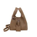 Braune Beuteltasche aus Leder mit Kieselprägung, Silberbuckle und Schultergurt - Khaki