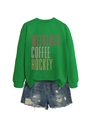 Plano detalle de sudadera verde Weekends Coffee Hockey con pantalones cortos desgastados - S / Verde Hierba