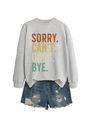 Détail de l'imprimé lettres rétro sur sweat gris et short en jean décontracté - S / Gris