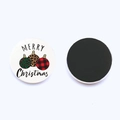 Magnete da frigo tondo con scritta Merry Christmas e decorazione a scacchi rossi - Stile Palle di Natale (JY008092-2)
