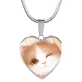 Süße Herz-Halskette mit orangefarbenem Katzen-Motiv und silberner Schlangenkette - Orange Weiße Katze Geschlossene Augen Stil (JY008168-4)