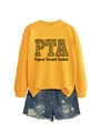 Détail du sweat jaune avec lettrage PTA imprimé léopard et texte professionnel - Sweat-shirt Jaune (Texte Noir)
