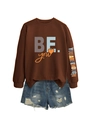 Pull marron avec imprimé sur la manche et short en jean bleu délavé à plat - Café