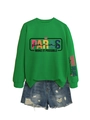 Dettaglio felpa verde con stampa PARAS colorata e pantaloncini in denim strappati - S / Verde erba (Grafica nera)