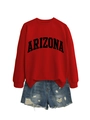 Vue à plat du sweat Arizona rouge imprimé avec un short en jean bleu effiloché - S / Rouge (Police Noire)