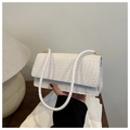 Dettaglio della trama intrecciata bianca della borsa con eleganti inserti in metallo dorato - Bianco