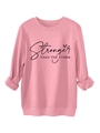 Dettaglio della felpa rosa con scollatura a costine e stampa Stronger Than The Storm - Pesca