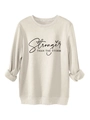 Détail de l'imprimé Stronger Than The Storm sur sweat en polaire crème avec manches retroussées - S / Sable
