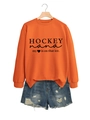 Detail von Hockey Nana My Sweatshirt in Orange mit Herzprint und Ripped-Denim-Shorts - Orange (Schwarze Schrift)