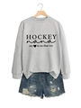 Flachbild von grauem Hockey Nana Sweatshirt mit Herzprint und Distressed-Denim-Shorts - Grau (Schwarze Schrift)