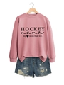 Detail von rosa Langarm-Sweatshirt mit Hockey Nana Print und Used-Look Denim Shorts - Roségold (Schwarze Schrift)