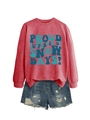 Détail du sweat-shirt rouge avec texte Proud Supporter of Snow Days et short en jean - Rouge