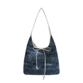 Borsa a spalla in denim blu navy con motivo a stelle bianche e dettaglio fiocco a coulisse - Bianco