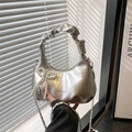 Borsa hobo plissettata argento con pendente a fiocco di perle e finitura lucida - Senza Ciondolo / Argento