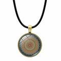 Colgante de cristal mandala con base de metal bronce y cordón negro trenzado - Mandala Colorido (JY00612-3)