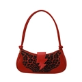 Borsa sottospalla rossa leopardata con patch a fulmine e tracolla annodata - Rosso