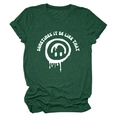 Détail de l'imprimé smiley blanc fondant sur le tissu du t-shirt en coton vert - S / Hauts / Vert Rétro (Texte Blanc)