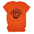 Détail du t-shirt en coton orange avec un smiley fondant et texte de slogan - S / Hauts / Orange (Texte Noir)