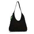 Sac à bandoulière gaufré noir avec breloque fleur verte et sangle en cuir style hobo - Noir