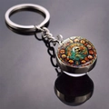 Porte-clés crâne gothique avec base en métal argenté et dôme en verre double face - Style de Crâne à Capuche (JY008512-1)