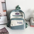 Mini mochila en verde salvia y beige con diseño de contraste y múltiples bolsillos - Verde