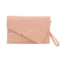 Pochette enveloppe rose chic avec texture plissée et détail en métal doré - Rose