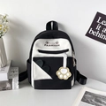 Mochila escolar en blanco y negro con orejas de gato y colgante de pata amarilla - Negro