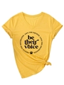 T-shirt gialla scollo a V con stampa 'Be Their Voice' salvataggio animali e nodo laterale - Taglia S / Top / Giallo (Font Nero)