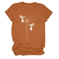 Detail eines rostroten T-Shirts mit Pusteblumen- und Vogel-Print auf Baumwollstoff - S / Gebranntes Orange