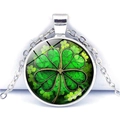 Collana d'argento con pendente in vetro rotondo e motivo a quadrifoglio verde portafortuna - Base Argentata Quadrifoglio Motivo Vintage (Silver 7)